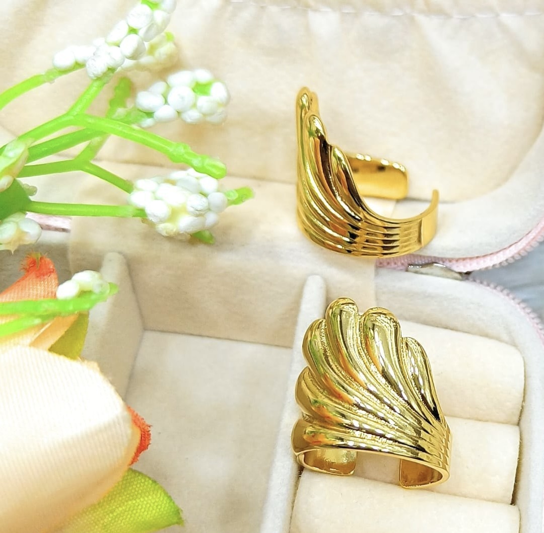 Golden wing ring 